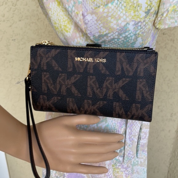 MICHAEL KORS LARGE DOUBLE ZIP WRISTLET WALLET - Picture 1 of 16